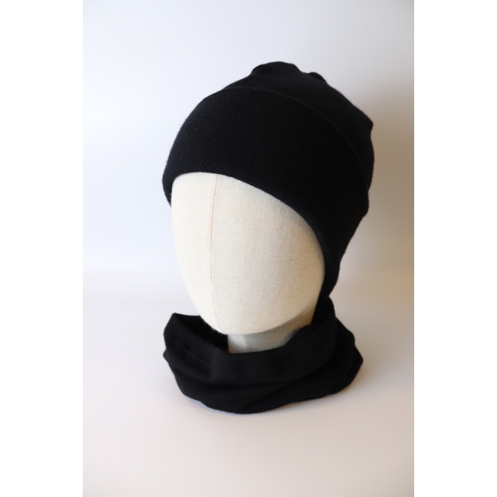 Dwuwarstwowa czapka z wełny merino – czarna