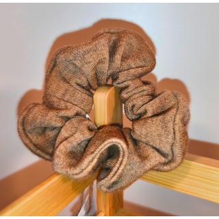 WEŁNIANE SCRUNCHIE BEŻOWO-KARMELOWA
